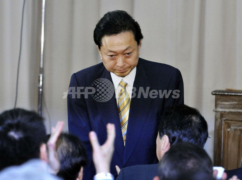 鳩山首相、辞意表明 小沢幹事長にも辞任求める