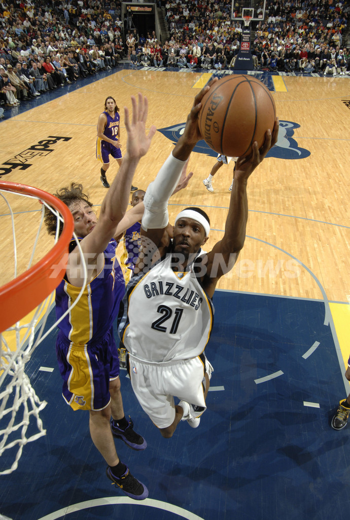 レイカーズ グリズリーズ下し連敗を2で止める