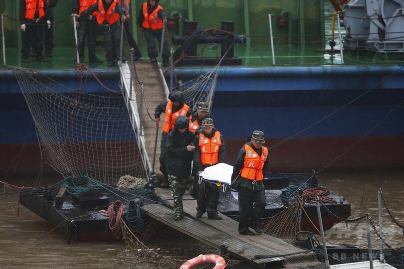 中国客船転覆、急流と濁水で捜索難航 ダイバー語る