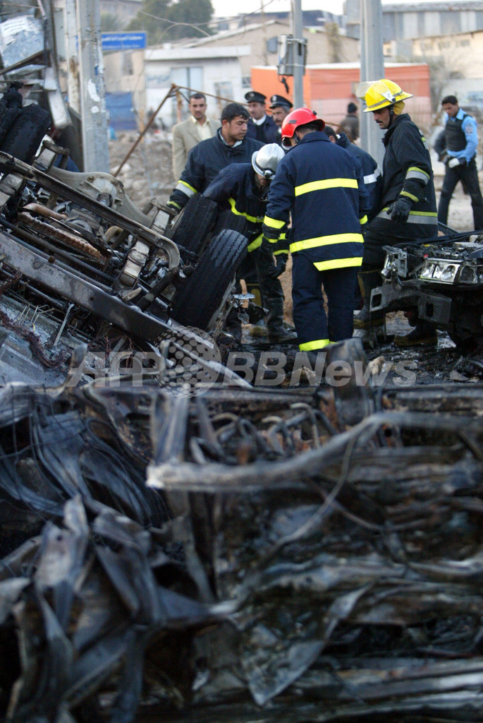 大学近くで車両爆弾爆発、70人死亡、169人負傷 - イラク