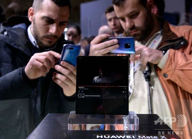 ファーウェイも折り畳みスマホ発表 今年半ば発売予定、29万円