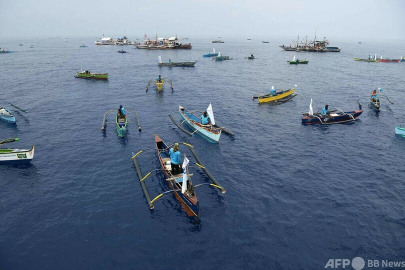 フィリピン民間船団、中国が実効支配するスカボロー礁への接近断念 主催者
