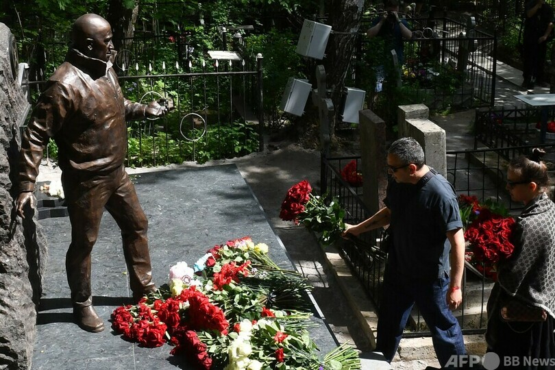 ワグネル創設者プリゴジン氏の銅像、墓地で公開 ロシア