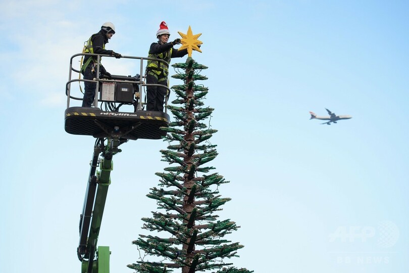 英レゴランド、ブロック30万個使ったレゴツリー公開