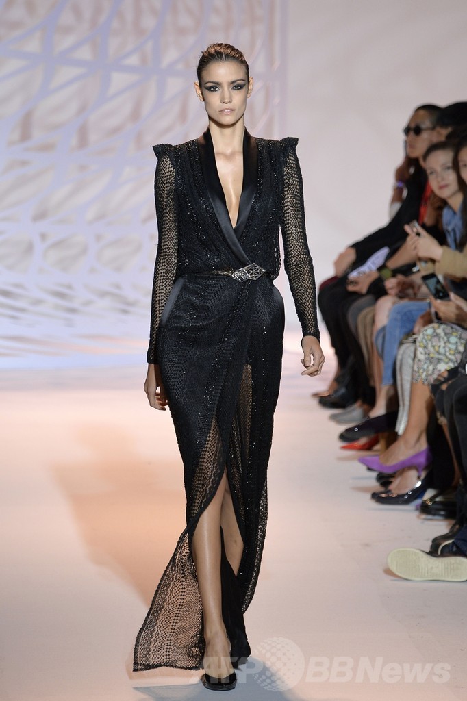 スパンコールを贅沢を使用したドレス、「ズハイル・ムラド」14/15年秋冬オートクチュール