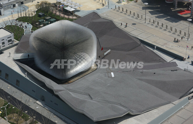 上海万博、空から見た各国パビリオンと会場周辺