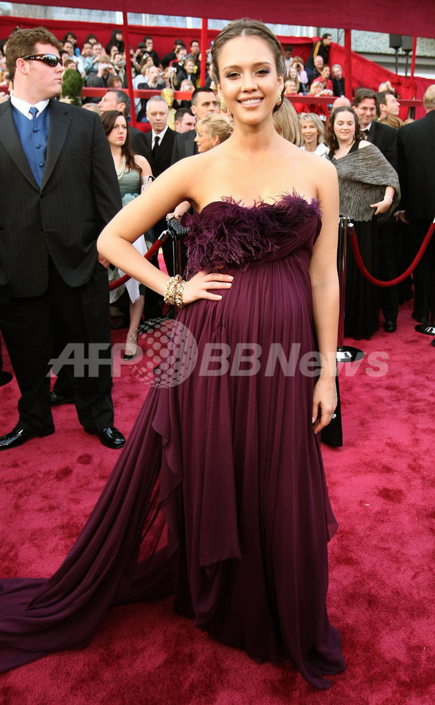 米女優ジェシカ・アルバ、女の子を出産