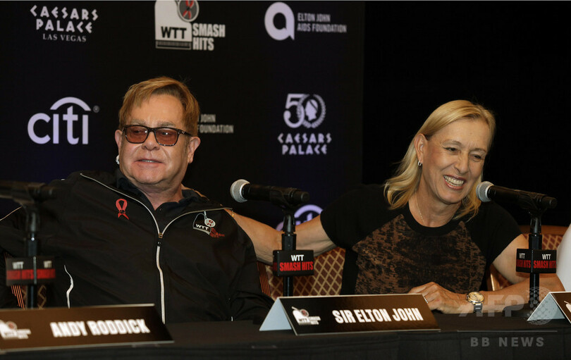 エキシビション参加のシャラポワ「楽しかった」、笑顔でコートに復帰