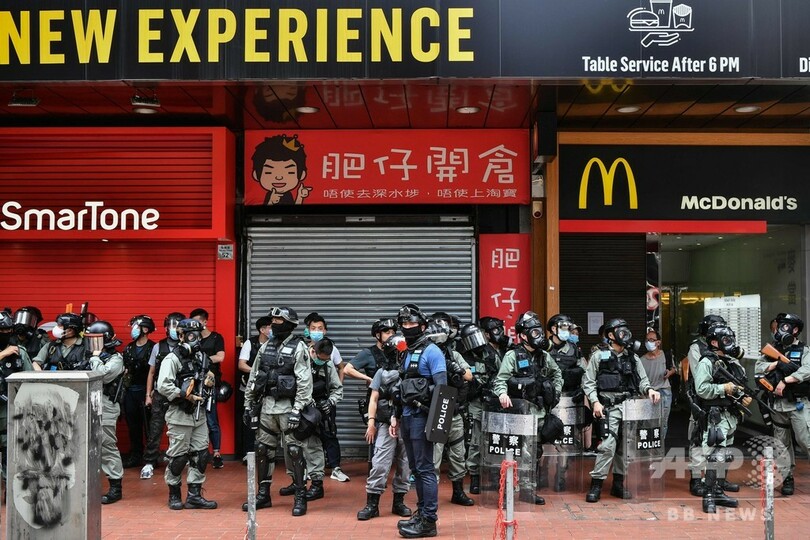 香港で「国家安全法」めぐる抗議デモ、警察は催涙弾発射