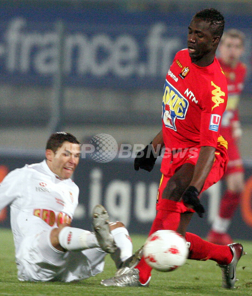 ル・マン 松井大輔の決勝点でモナコに勝利