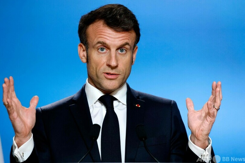 ウクライナへの戦闘機供与「数週間では不可能」 仏大統領