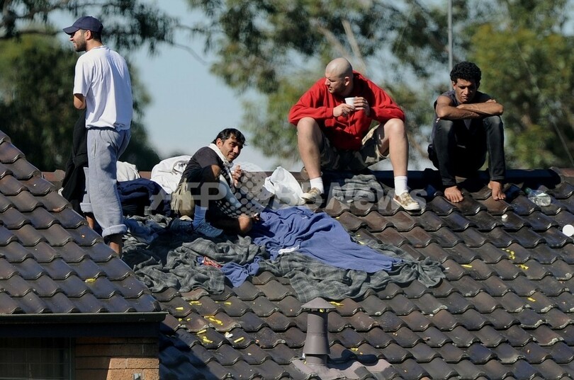 入国者収容所で亡命希望者100人が暴動、オーストラリア