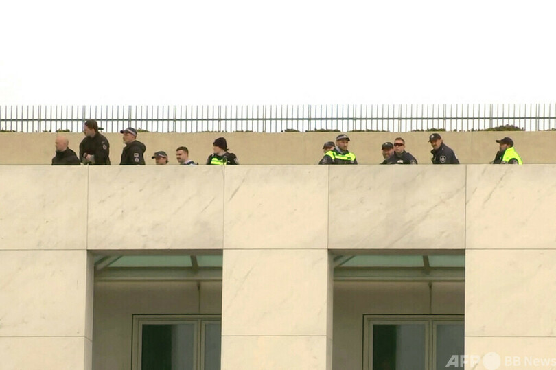 親パレスチナグループ、豪連邦議会の壁よじ上り抗議