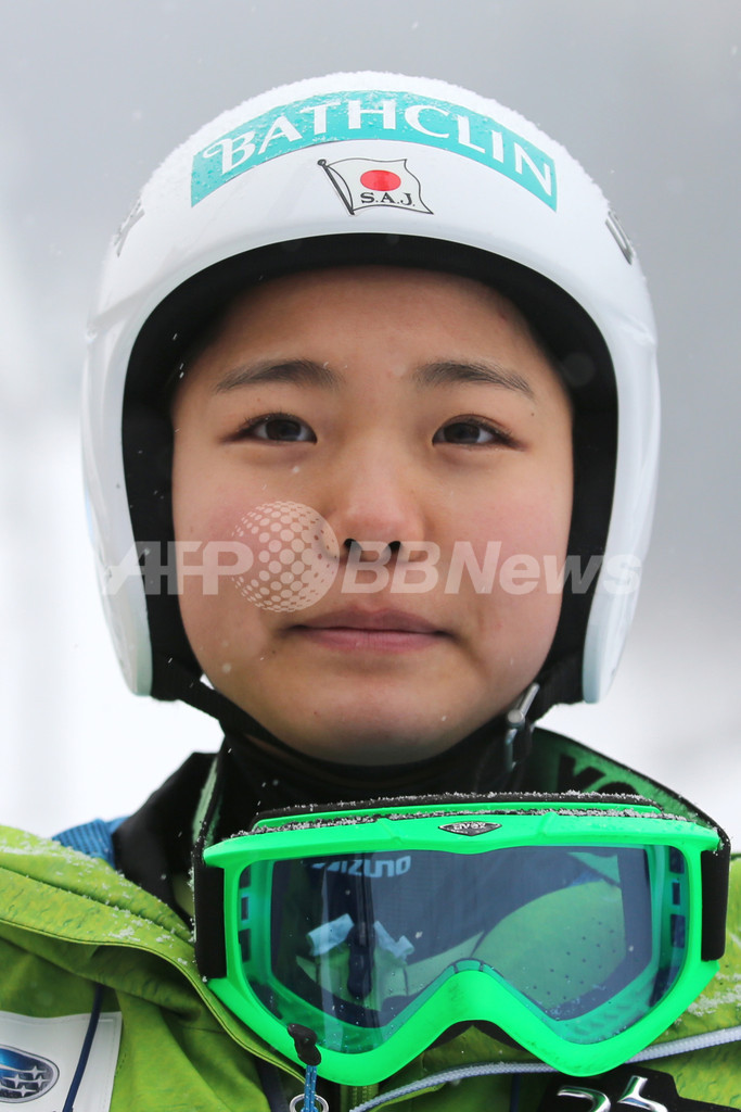 ソチ五輪で金メダル有力の高梨、W杯開幕戦で「波に乗りたい」