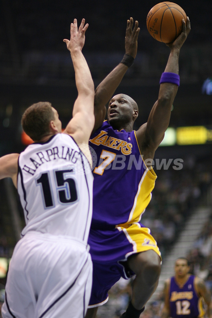 レイカーズ ブライアントの活躍で準決勝進出に王手、NBAプレーオフ