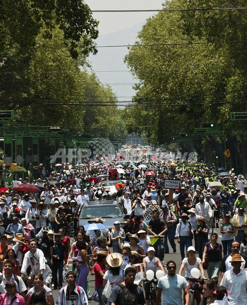 麻薬抗争はもうゴメンだ！沈黙のデモ行進に数万人 メキシコ