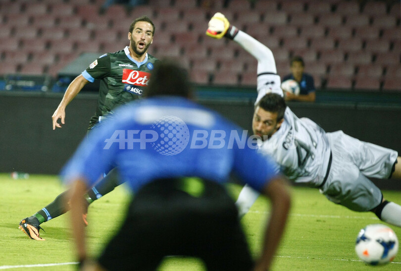 ナポリが開幕3連勝！アタランタ破り単独首位に