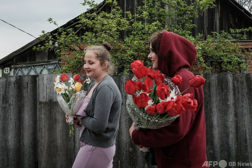 【今日の1枚】母に花を届けに ウクライナ