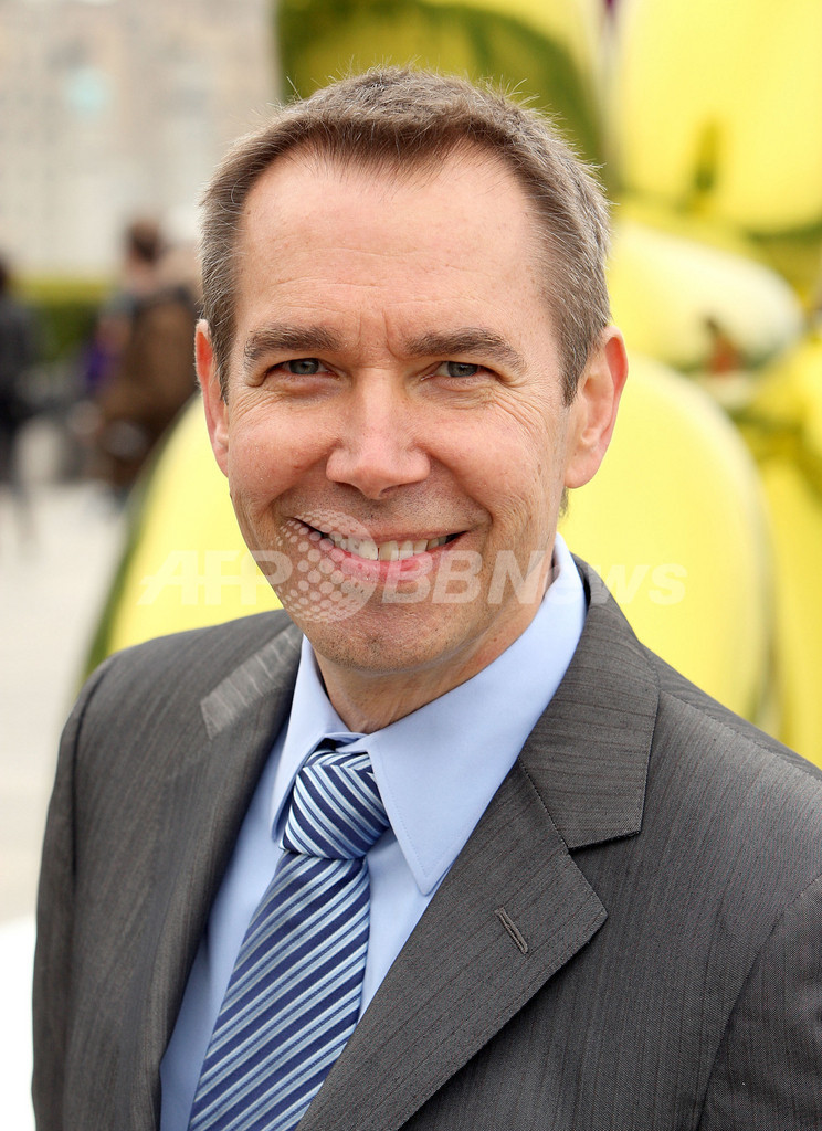 メトロポリタン美術館の屋上にJ・クーンズの巨大作品登場