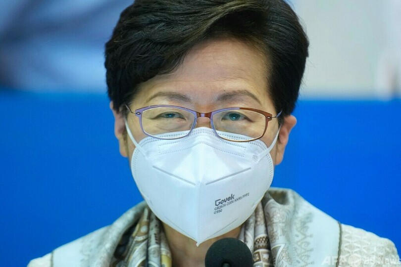 香港行政長官、再選不出馬を表明 政界引退へ