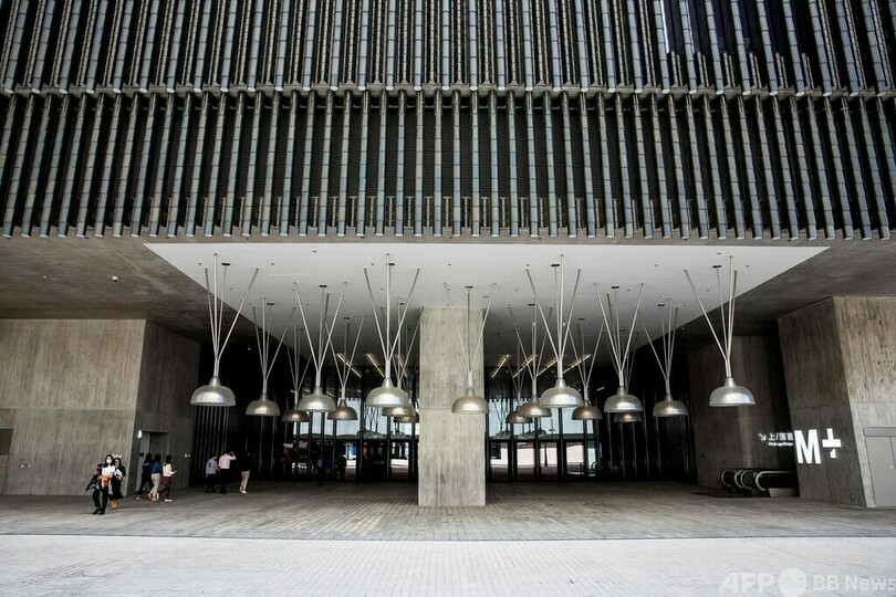 現代美術館「M+」開館 艾未未氏の中指写真は検閲 香港