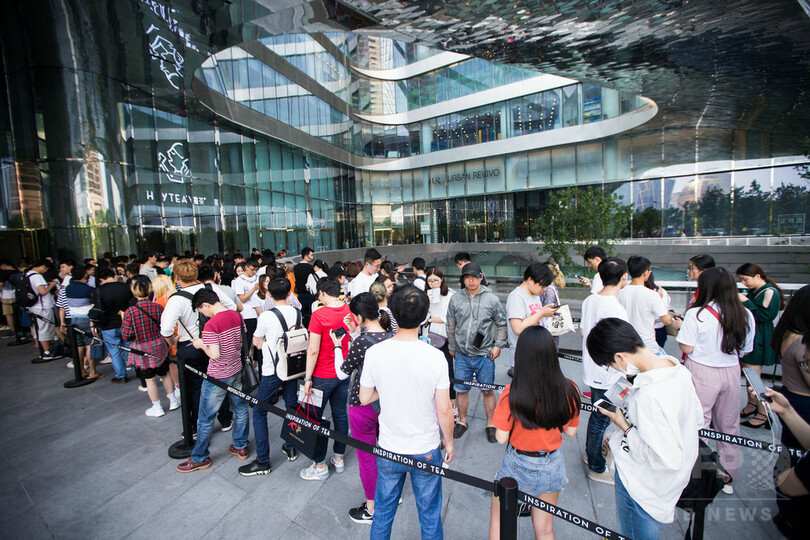 中国で大人気、「岩塩チーズティー」に行列2時間　ダフ屋行為も横行