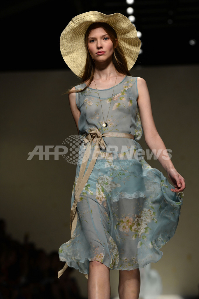 ＜13年春夏ミラノコレクション＞ブルーガール