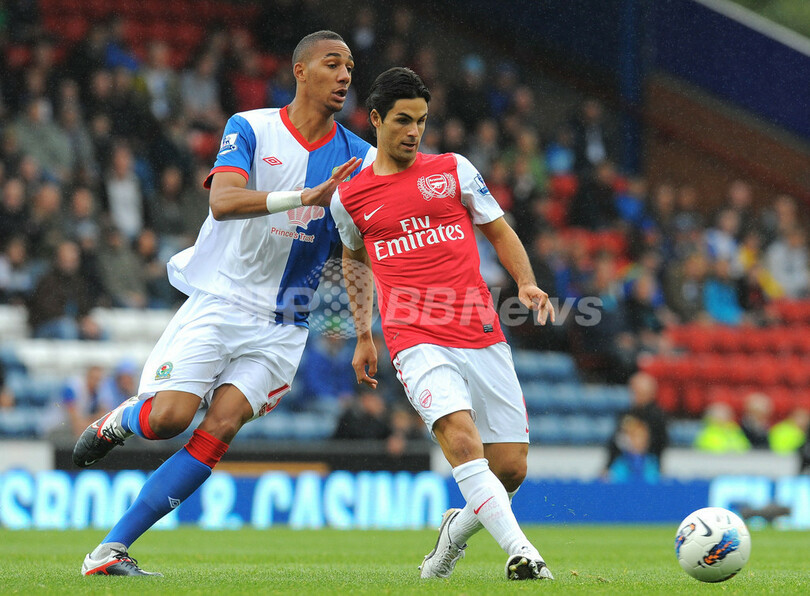 アーセナル ブラックバーンに逆転負け