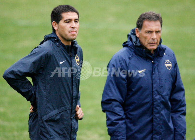 リケルメ　ボカ・ジュニアーズの練習に姿を現す