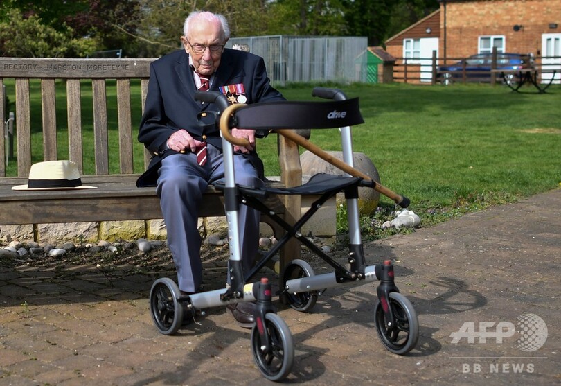 99歳退役軍人、医療従事者への応援歌が最高齢でチャート1位に 英