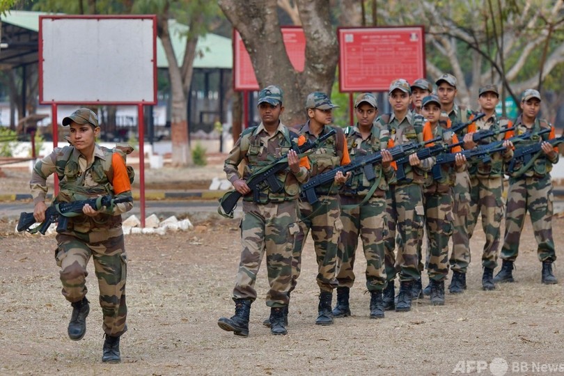 インド軍憲兵隊で初の女性士官候補生、訓練中