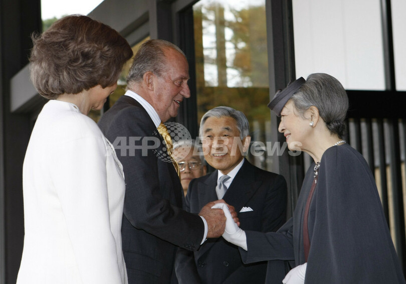 スペイン国王夫妻が来日、皇居での歓迎行事には雅子さまも出席