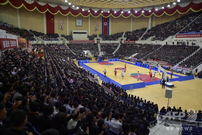 北朝鮮と中国がバスケ親善試合、元NBAの姚明氏も出席 平壌