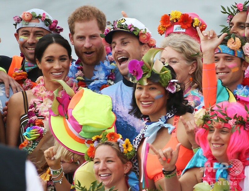 ヘンリー英王子とメーガン妃、はだしでボンダイビーチに
