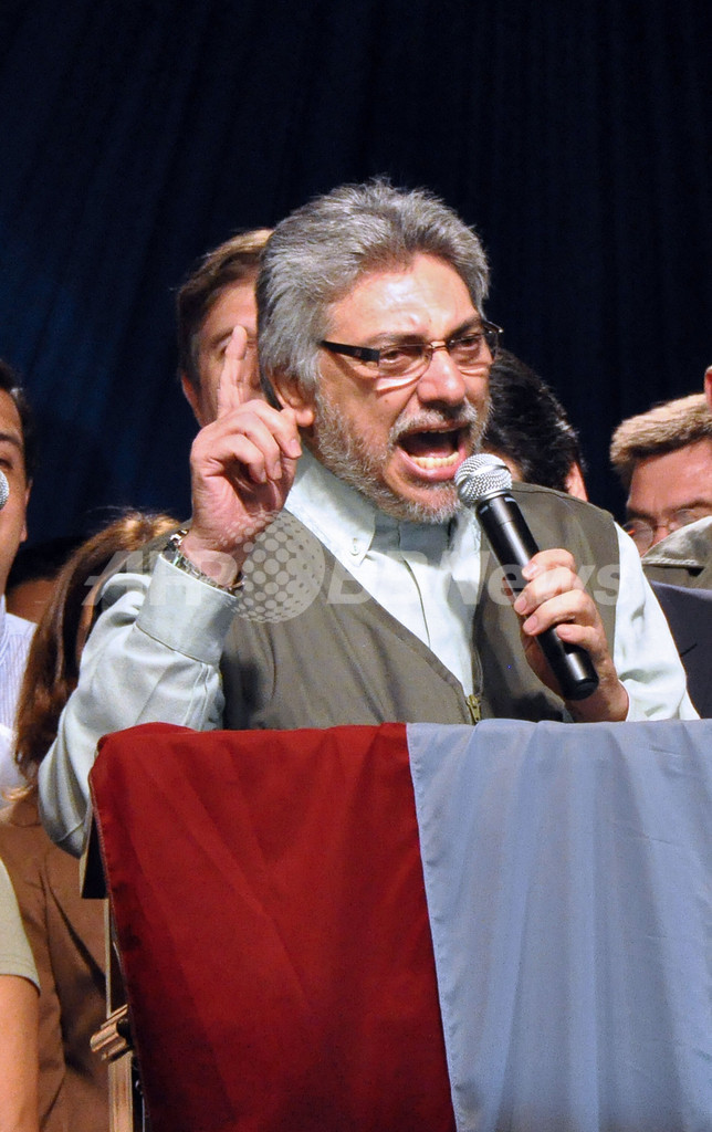 パラグアイ大統領が苦境、3人の女性が子どもの認知求める