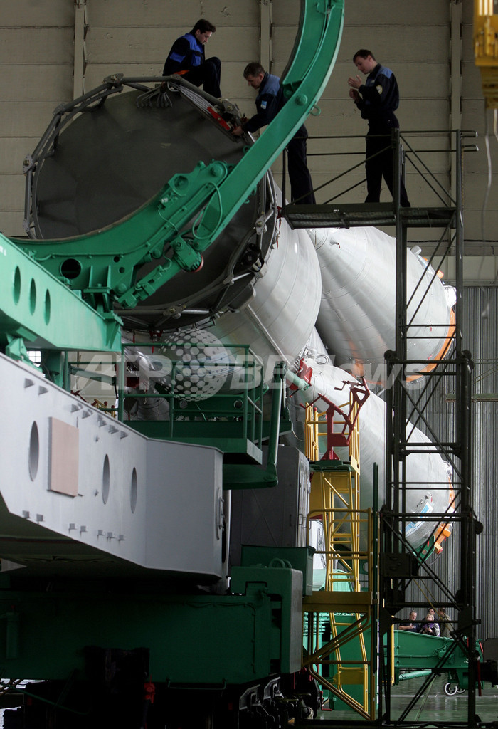 露宇宙船「ソユーズ」、打ち上げ成功 宇宙旅行者も同乗