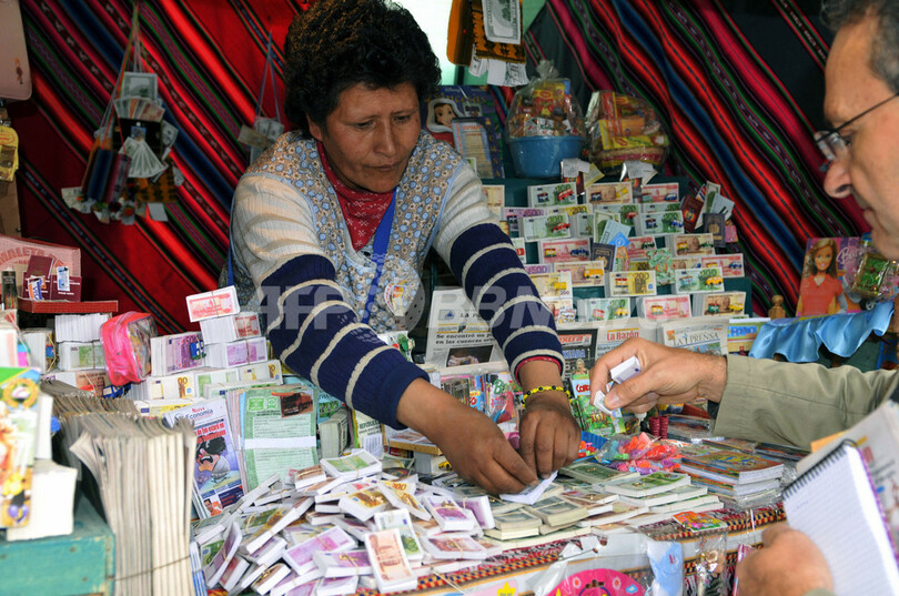 ミニチュア品で願いかなう? ボリビア先住民族伝統の「アラシタス」祭