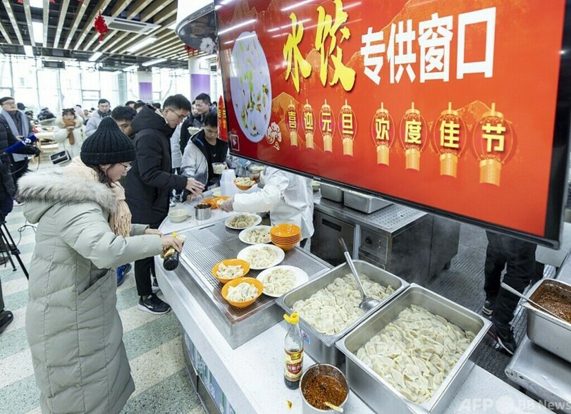 貧困学生への「心温まる食事カード」が再び注目 中国　