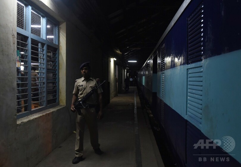 50億円輸送中の列車から現金盗まれる、天井に穴 インド