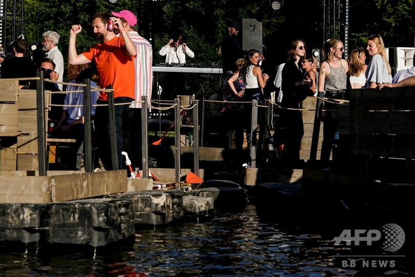 ライブの救世主？ いかだで参加の音楽フェス ベルギー