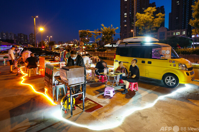 車のトランクで「起業」する中国の若者たち