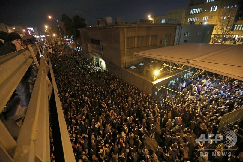 ウクライナ機撃墜めぐりイラン首都で抗議デモ トランプ氏はイラン国民を支持