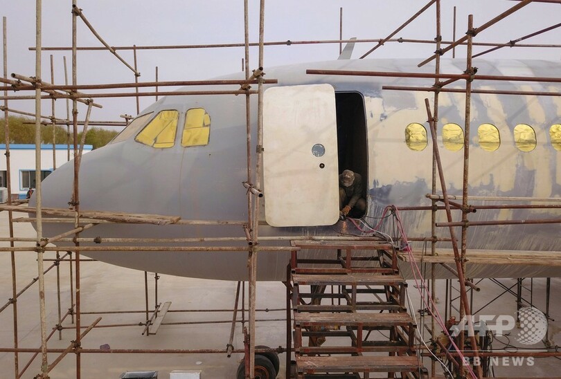 飛ばせないなら造ればいい、中国人農家が原寸大飛行機模型を製作