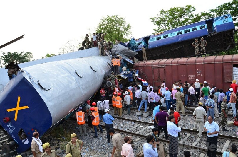 インド北部で列車衝突事故、9人死亡 95人負傷