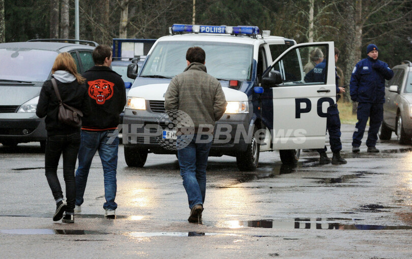 フィンランドで銃乱射事件の学校が授業を再開