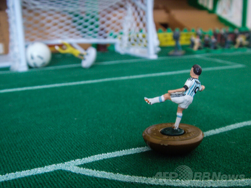 W杯ブラジル大会をフィギュアで再現、あの「迷場面」も