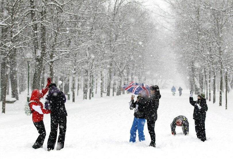欧州の大寒波、死者300人超える  孤立した村で出産も