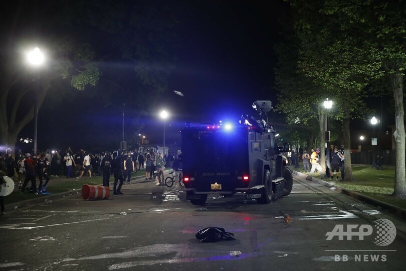 米デモ銃撃、17歳を殺人容疑で逮捕