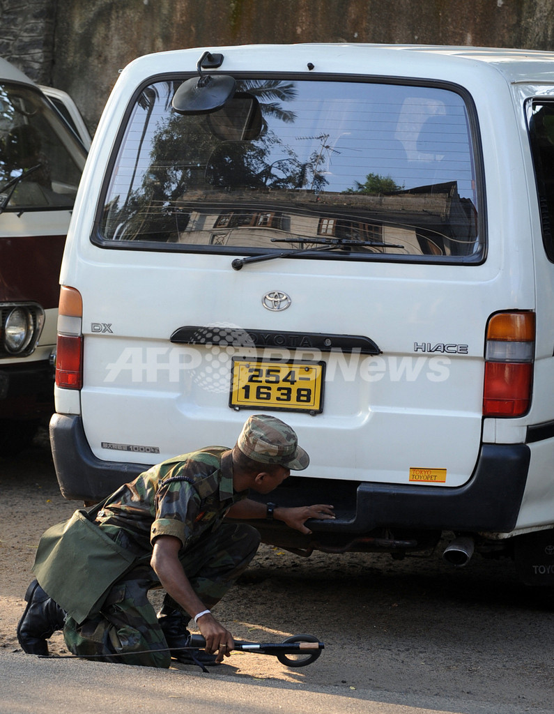 スリランカ南西部でバスが爆発、少なくとも24人が死亡