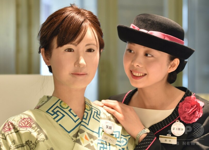 東芝の人型ロボット「地平アイこ」、日本橋三越の案内係に